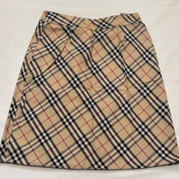 Authentic Burberry Beige and Black Check Skirt - Picture 3 of 14